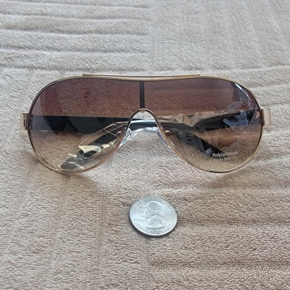 Racer pilot style sunglasses